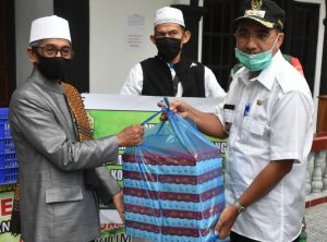 PEMKOT Kupang Berbagi Takjil Ke Panti Asuhan dan Masjid