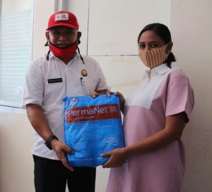 Wawali Serahkan Bantuan Masker & Kelambu dari PMI Kota Kupang & Pegadaian