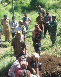 Perjuangan Melistriki Desa Reka Ditandai Dengan Ritus Adat “Neka Tana”