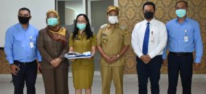 Pemkot Kupang Menerima Sumbangan Masker & Face Shield dari Bank NTT