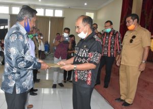 Walikota Kupang Serahkan Dana Santunan Bagi Pensiunan & Ahli Waris Pemkot