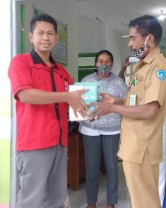 Ketua DPD PSI Serahkan Bantuan  APD Di Puskesmas  Tublopo