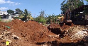 Warga RT  011  Maulafa    Gotong Royong Buka Akses Jalan Baru