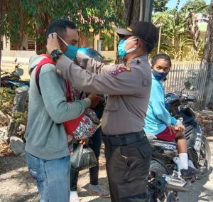 Tekan Laju Penyebaran Covid-19,  Polsek Kupang Tengah  Gelar Operasi Gabungan Pendisiplinan  Pengguna Masker
