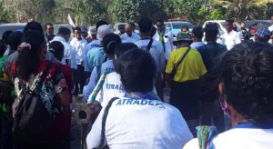 Gubernur NTT & Rombongan Disambut Masyarakat Desa Rabasa Dengan Tarian Likurai Dalam Lawatan Panen  Raya Jagung