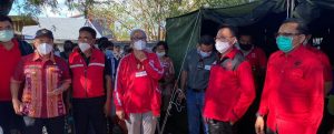 Wali Kota Dampingi Herman Hery dan Ansy Lema Bagi Bantuan Untuk Korban Bencana Seroja di  Kota Kupang