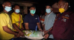 Wali Kota Kupang Serahkan Bantuan Bagi Korban Badai Seroja