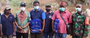 Pemkot Kupang Bagi Kelambu Anti Nyamuk Bagi Warga Danau Tangkolo