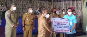 Peduli Bencana Alam, Bank NTT Serahkan  6000 Lembar Seng Bagi  6 Kecamatan Di Kota Kupang