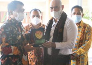 Pemprov Kaltara Serahkan Bantuan Bagi Korban Bencana Alam Seroja di NTT