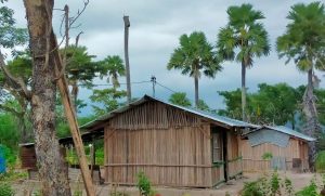 Pemprov NTT Dinilai  Bangun 12 Unit  Rumah Tidak Layak Bagi  Warga Besi Pae 