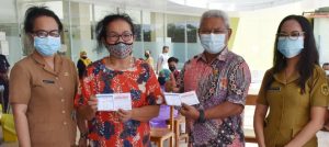Usai Divaksin, Wawali  Minta Kepada Seluruh  Lurah Di Kota Kupang  Memperkuat  Edukasi Tentang Pentingnya Warga Memperoleh Vaksinasi