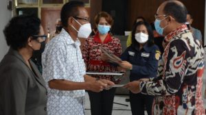 Wali Kota Serahkan Santunan bagi 125 Pensiunan ASN Kota Kupang