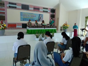 Ketua PKK NTT     Pantau Langsung Pelaksanaan Vaksinasi Di SMK 4 Kupang