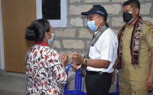 Antar 3 Penerima Bedah Rumah, Wali Kota : Ini Program Saya dan Pak Wakil Didanai APBD