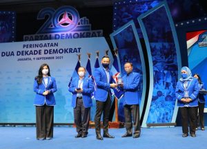 Disaksikan Puluhan Ribu Kader, Demokrat Anugerahkan Penghargaan untuk 35 Senior Partai