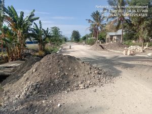 Diduga Proyek Jalan Pota – Waikulambu Dikerjakan PT. BCTC  Senilai Rp.6.650.000.000 Tak Sesuai  Spesifikasi