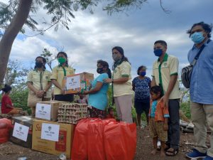 Tekan Angka Stunting, Pemuda Katolik  Serahkan Sejumlah Bantuan   Bagi  Pemulung Kota Kupang.
