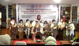 Dekranasda NTT  Kerja Sama Dengan Dekranas Sukseskan  Program Pendidikan  Kecakapan Wirausaha  Tenun Ikat