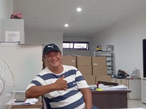 Kenali Lebih Lengkap Sosok Jefry     Lim Terpanggil    Merawat  Sekumpulan  Orang Waras, Delapan Tahun  Tanpa Ada Perhatian Pemda Rote Ndao