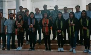 Sambut Ibu – Ibu Penari di Kantor DPRD Belu, Sipri Temu : Wibawa Lembaga Ini Kami Pertaruhkan.