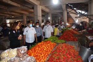 Jelang Natal, Harga Kebutuhan Pokok  Di Kota Kupang Masih    Relatif   Stabil