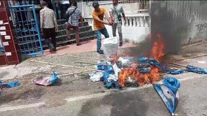 Kecewa Terhadap Hasil Keputusan DPP Demokrat,   Ribuan Simpatisan  Jeriko Bakar Atribut Partai   &  Gambar AHY