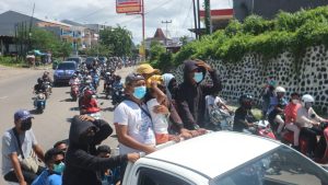 Massa Pendukung Arak Sosok Pemimpin Perubahan  Dari Bandara Eltari Kupang Menuju Rumah Aspirasi  Jeriko