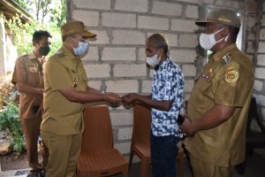 Warga Kota Kupang Terharu Terhadap  Bantuan Bedah  Rumah.