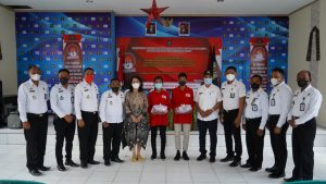 Jeriko &  Ny. Hilda Serahkan Bantuan Pribadi Untuk Warga Binaan LPKA Kelas I Kupang