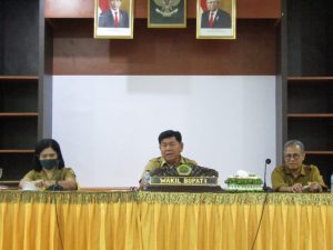 Wabup Kupang Jerry  Manafe Minta Kadis Kesehatan  & Para Kapus  Segera Selesaikan Pembayaran  Insentif Kader   Posyandu