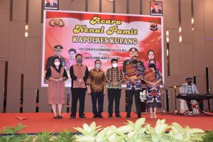 Bupati Kupang  : Selamat Bertugas  Ditempat Yang Baru Kepada  AKBP Aldinan Manurung  & Selamat  Datang AKBP FX.Irwan Arianto.