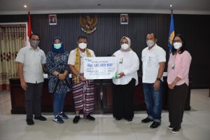 Ayo Simak Pesan  Sekda Kota   Kupang  Dalam Penyerahan Santunan  Bagi   2   Peserta  BPJS Tenaga Kerja
