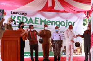 Gubernur Laiskodat  Resmi Launching Program KSDAE Mengajar di SMA Negeri 3 Fatuleu Kabupaten Kupang