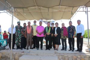 Sukseskan  Program  Revolusi 5P,Pemda Kupang Serahkan 700 Juta Untuk Pemberdayaan Ekonomi  Jemaat Klasis Sulamu