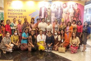 Busana Karya Emas 14 Desainer NTT Membahana di Panggung  Indonesia Fashion Week 2022