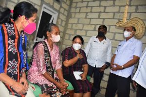 Sukseskan Program Beda Rumah,   Walikota Jeriko Antar Kunci Bedah Rumah  Untuk Seorang  Lansia  & Telah Menjanda 22 Tahun