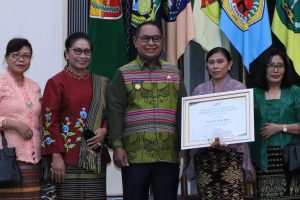 Peringati Hari Kartini ke-145, Yerni Selly Bolu Menerima Penghargaan Dari OASE-KIM