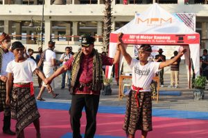 Lestarikan  Budaya,  Walikota Jeriko  Buka Festival   Olahraga  Tradisional  Peluru  Hawu