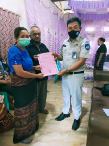 Gerak Cepat Jasa Raharja  Cabang NTT Serahkan Santunan Kepada Ahli Waris Mixon Waang Di Alor