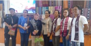 Dekranasda   NTT Perkenalkan    Berbagai Motif Tenun Ikat  Untuk Rombongan   Laskar Rempah