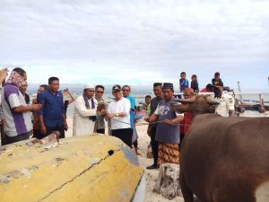 Korinus Masneno  Minta  Dukungan DPRD Kabupaten Kupang  Renovasi Dermaga Di Pantai Sulamu
