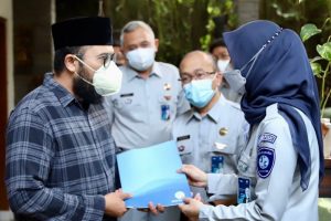 Dewi Aryani S.  : Ahli Waris Korban Kecelakaan Kendaraan Dinas Bakamla Terima Santunan Jasa Raharja