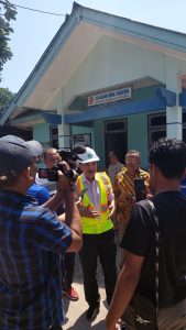 Walikota Kupang Lihat Langsung Pemasangan Tiang Lampu Penerangan Jalan