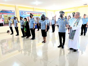 Darwanto  Ajak 8   JFT Pemeriksa Keimigrasian  Yang  Baru Dilantik  Jalankan Tugas  Secara Profesional