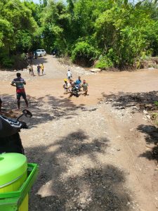 Banjir    Tidak Menjadi  Pengalang  Bagi Usman  Husin Untuk  Bertemu  Bersama Warga Di Sulamu