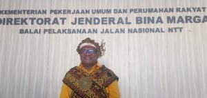 Tim   Balai Jalan Nasional  Sementara Operasi Atasi Longsor Di    Takari-NTT