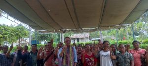 Warga  Desa Nunmafo Antusias   Terima Usman Husin Secara adat  & Siap Kerja Menangkan  Pemilu 2024
