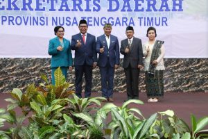 Gubernur Laiskodat Lantik Kosmas Lana sebagai Sekda NTT