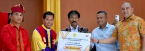 Pemkot  Serahkan Bantuan 30 Juta Bagi Gereja Toraja   Jemaat Kota Kupang